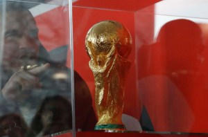 El trofeo de la copa del mundo llega al Palacio del Kremlin (Fotos)