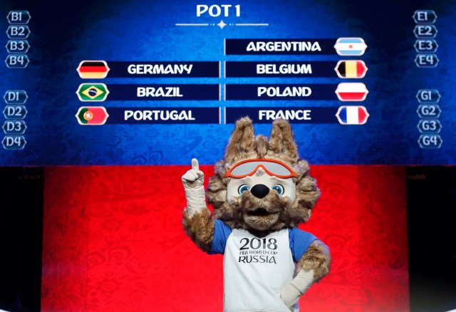 Zabivaka, la mascota oficial de la Copa Mundial de la FIFA 2018 Rusia, participa en el evento "Tras bastidores del Sorteo Final" antes del próximo Sorteo Final de la Copa Mundial de la FIFA 2018 Rusia en Moscú, Rusia 29 de noviembre de 2017. REUTERS / Maxim Shemetov