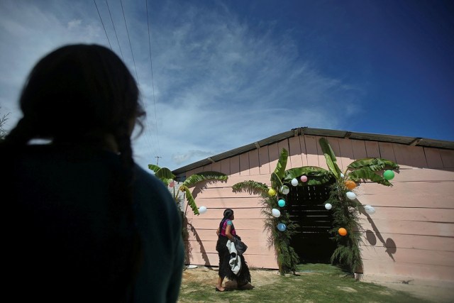 Una musulmana llega a un encuentro entre evangelistas y musulmanes en una iglesia evangelista en San Juan Chamula, el 14 de agosto de 2015.