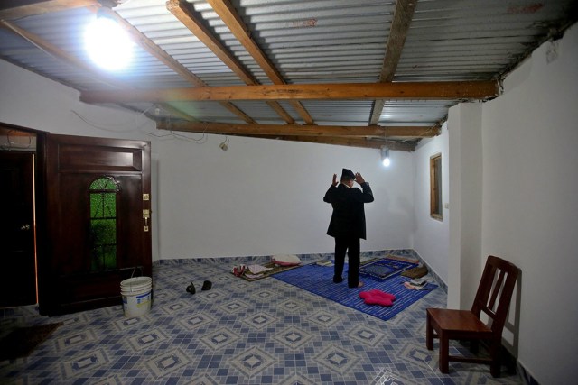 Mohamed Amin reza en su casa.