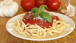 Los errores garrafales que cometes al cocinar pasta, según un chef italiano