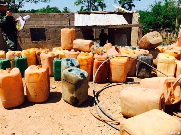 Más de 100 depósitos clandestinos de gasolina descubiertos en San Cristóbal