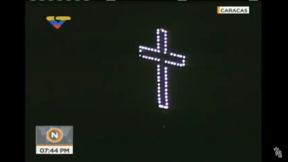Tras anunciar aumento de salario y nuevo billete, Maduro encendió la Cruz del Ávila
