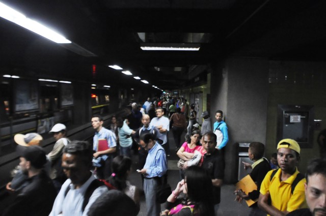 Retraso Metro de Caracas / Fotos News Report