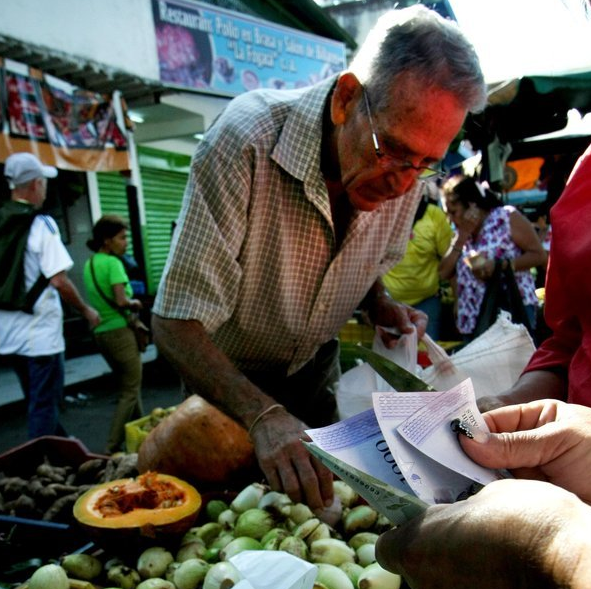En los mercados populares, la cebolla se consigue a mejor precio. (Foto Omar Hernández)