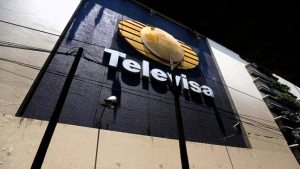 Hallan dos cabezas humanas frente a cadena de televisión Televisa