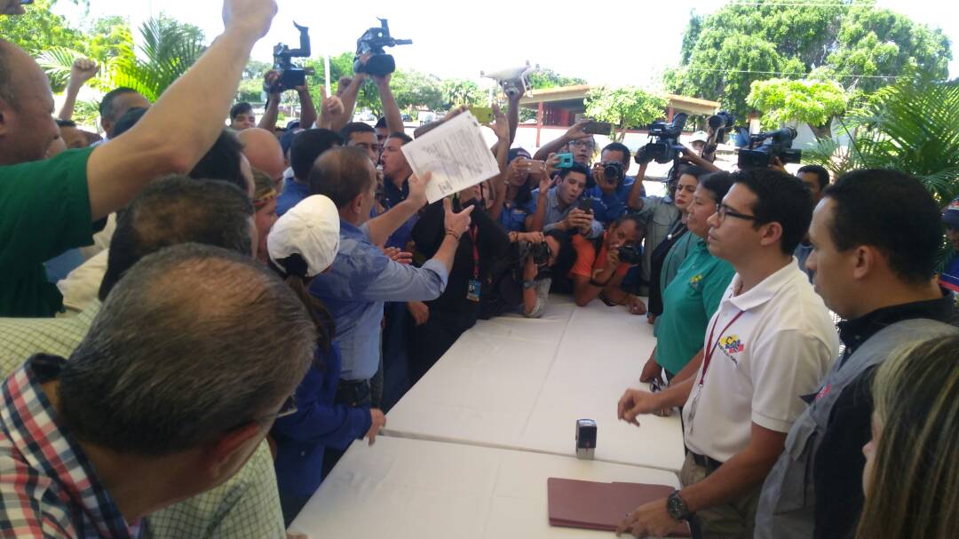 Manuel Rosales oficializó su candidatura a la gobernación del Zulia: Llegaré de pie y firme, no de rodillas