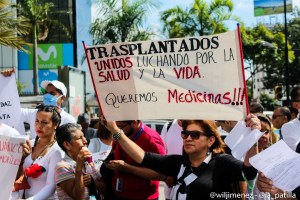 Venezolanos afectados por escasez de medicamentos exigen abrir canal humanitario (fotos)