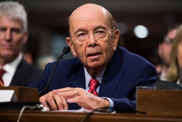 STX23. Washington (United States), 18/01/2017.- (FILE) - US Secretary of Commerce nominee Wilbur Ross participates in his confirmation hearing before the Senate Commerce, Science and Transportation Committee on Capitol Hill in Washington, DC, USA, 18 January 2017 (reissued 05 November 2017). According to media reports US Secretary of Commerce Wilbur Ross has retained investments in a shipping venture with business ties to Russian President Vladimir Putin's inner circle. (Rusia, Estados Unidos) EFE/EPA/SHAWN THEW