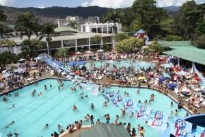 Hallan el cuerpo de un estudiante en piscina del Círculo Militar de La Rinconada en Caracas