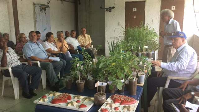 Enrique Mendoza se reunió con los abuelos del municipio Sucre