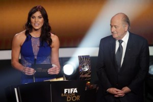 La guardameta de EEUU Hope Solo acusa a Joseph Blatter de abuso sexual