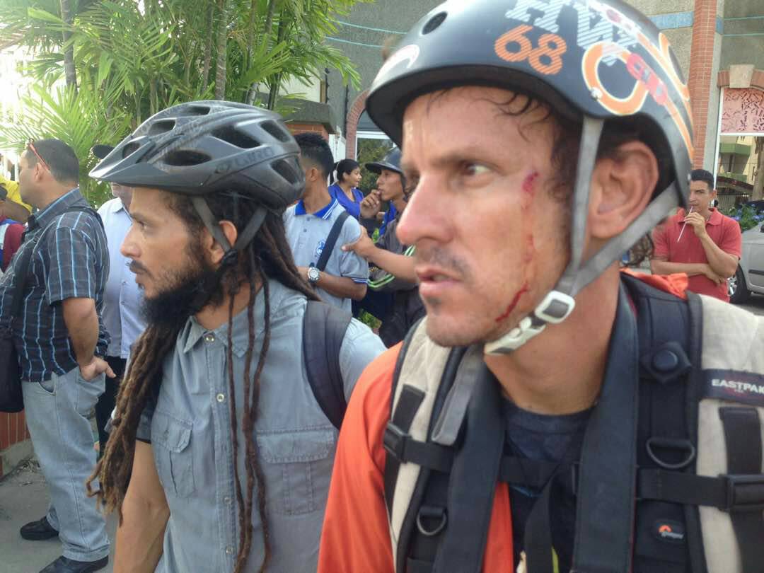 Policías agreden y detienen a reporteros en Anzoátegui