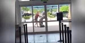 Vacaciones del terror: Guapetón le cae a golpes a la novia apenas llegó al aeropuerto (VIDEO)