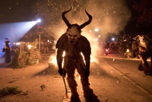 Hordas de monstruos toman las calles de Austria por las noches