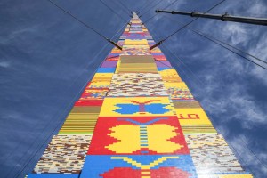 Conoce la torre de 36 metros de altura construida con piezas de Lego (fotos)