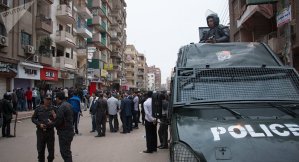 Condenan a muerte a 8 personas en Egipto por el asesinato de policías