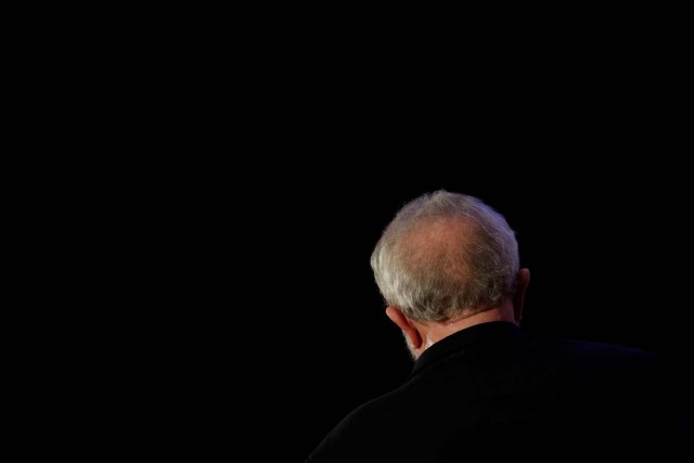 Former Brazil's President Luiz Inacio Lula da Silva gestures during a national congress of Communist Party of Brazil in Brasilia, Brazil, November 19, 2017. REUTERS/Ueslei Marcelino