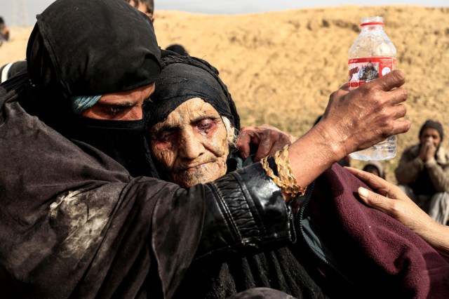 Displaced Iraqi women who just fled their home, rest in the desert as they wait to be transported while Iraqi forces battle with Islamic State militants in western Mosul, Iraq February 27, 2017. REUTERS/Zohra Bensemra/File Photo      SEARCH "POY GLOBAL" FOR THIS STORY. SEARCH "REUTERS POY" FOR ALL BEST OF 2017 PACKAGES.    TPX IMAGES OF THE DAY