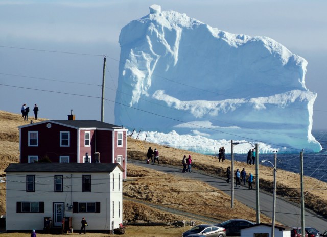 Residents view the first iceberg of the season as it passes the South Shore, also known as "Iceberg Alley", near Ferryland Newfoundland, Canada April 16, 2017.    REUTERS/Jody Martin/File Photo      SEARCH "POY GLOBAL" FOR THIS STORY. SEARCH "REUTERS POY" FOR ALL BEST OF 2017 PACKAGES.    TPX IMAGES OF THE DAY