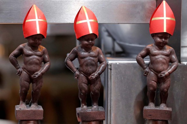 Replicas of Brussels' popular Manneken Pis statuette wearing Saint Nicholas' hats stand in a row in a restaurant in Amsterdam, Netherlands, December 1, 2017. REUTERS/Yves Herman