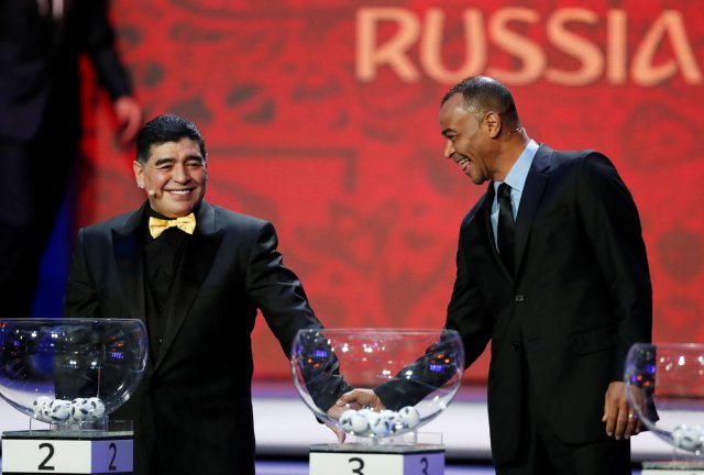 Soccer Football - 2018 FIFA World Cup Draw - State Kremlin Palace, Moscow, Russia - December 1, 2017 Diego Maradona and Cafu during the draw REUTERS/Grigory Dukor