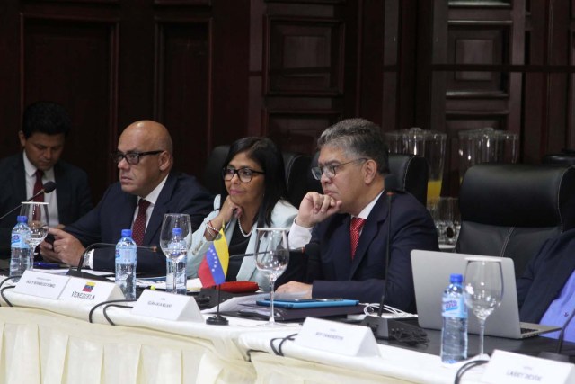 Mayor of Caracas Jorge Rodriguez, President of Venezuela's National Constitutional Assembly Delcy Rodriguez and Elias Jaua attend Venezuelan government and opposition meeting in Santo Domingo, Dominican Republic, December 2, 2017. REUTERS/Ricardo Rojas