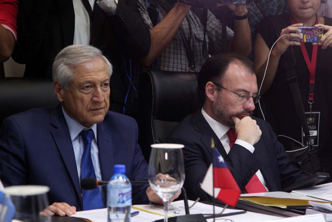 Canciller de Chile dice que hay “un buen avance” en el diálogo entre Gobierno y oposición