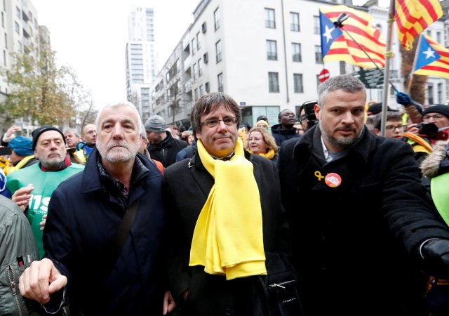 El depuesto líder catalán Carles Puigdemont participa en un mitin a favor de la independencia de Cataluña, en Bruselas, en Bruselas, Bélgica, el 7 de diciembre de 2017. REUTERS / Yves Herman