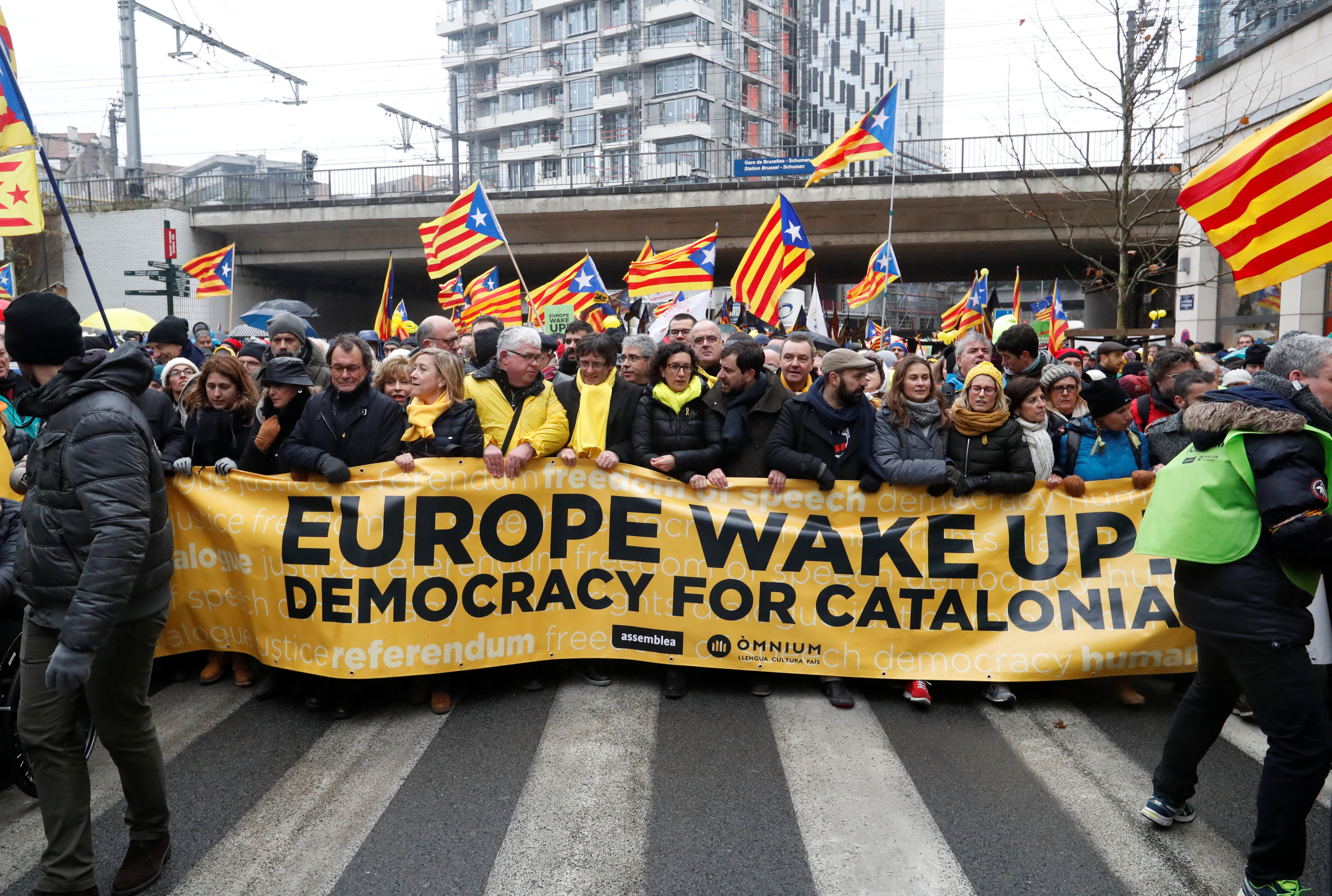 Unas 45.000 personas marchan en Bruselas por la independencia de Cataluña (Fotos)