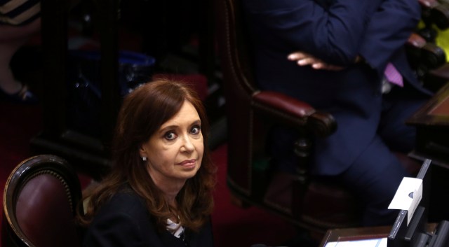 La expresidenta argentina Cristina Fernández de Kirchner participa de una ceremonia de juramento de legisladores en el Senado de Argentina,  Buenos Aires, 29 de noviembre, 2017. REUTERS/Marcos Brindicci