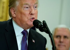 La Casa Blanca resta importancia a las acusaciones de abuso sexual a Trump