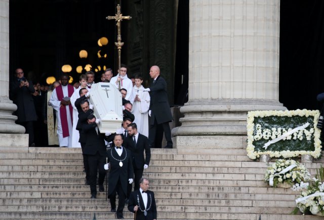 Pallbearers carry the coffin of the late French singer and actor Johnny Hallyday, as they leave the Madeleine Church after the funeral ceremony in Paris, France, December 9, 2017. REUTERS/Pascal Rossignol