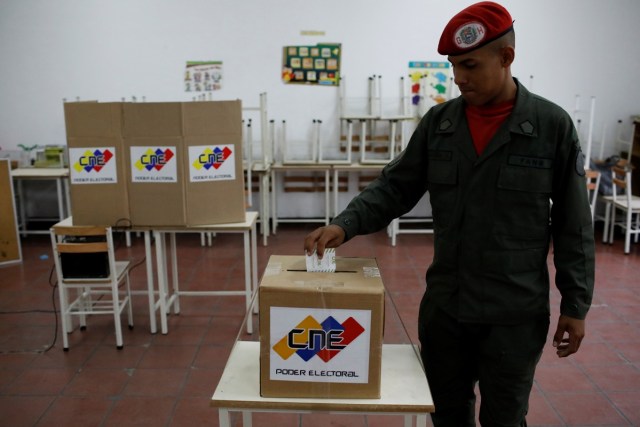 A soldier casts his vote in a polling station during a nationwide election for new mayors, in Caracas, Venezuela December 10, 2017. REUTERS/Marco Bello