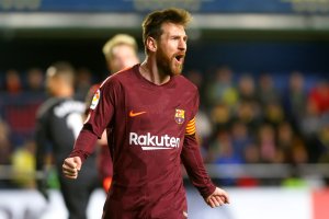 Suárez y Messi dan triunfo al Barcelona, que mantiene a raya a sus perseguidores