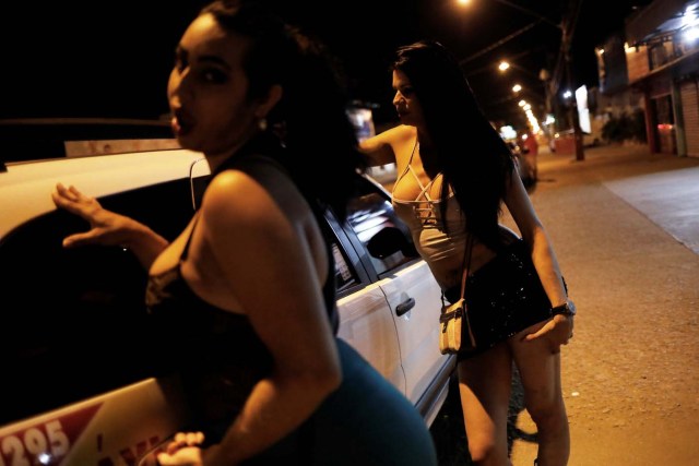 Venezuelan transsexuals sex workers wait for customers on a street in Boa Vista, Roraima state, Brazil November 17, 2017. REUTERS/Nacho Doce SEARCH "VENEZUELAN MIGRANTS" FOR THIS STORY. SEARCH "WIDER IMAGE" FOR ALL STORIES.