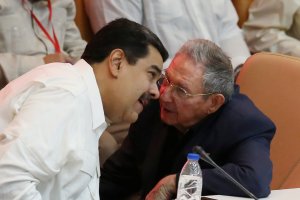 ¡El más feliz de todos! Raúl Castro felicita a Nicolás Maduro tras su “triunfo” del #20May