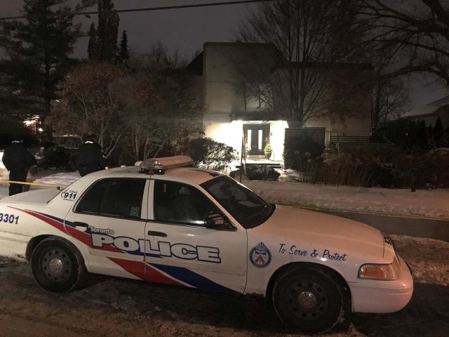Police outside of the home of billionaire founder of Canadian pharmaceutical firm Apotex Inc., Barry Sherman and his wife Honey, who were found dead in their home under circumstances that police described as "suspicious" in Toronto, Ontario, Canada, December 15, 2017.  REUTERS/Chris Helgren
