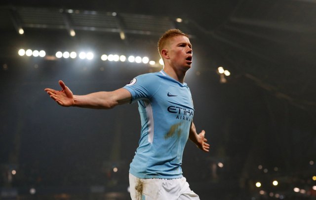 Kevin De Bruyne celebra tras marcar su segundo gol por el Manchester City, REUTERS/Phil Noble    