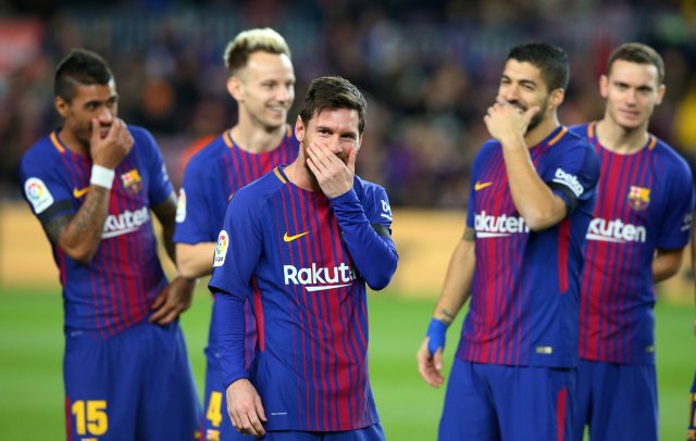 Los jugadores del Barcelona celebran tras la goleada al Deportivo. REUTERS/Albert Gea TPX IMAGES OF THE DAY