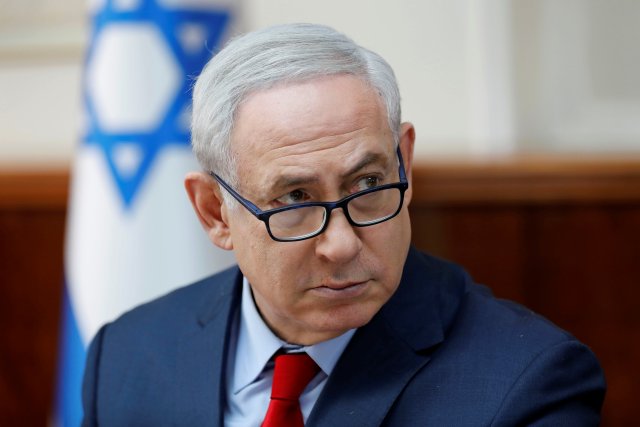 El primer ministro israelí, Benjamin Netanyahu, asiste a la reunión semanal del gabinete el 17 de diciembre de 2017. REUTERS / Abir Sultan / Pool