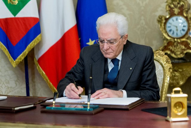 Italian President Sergio Mattarella signs a decree to dissolve parliament at the Quirinale Presidential palace in Rome, Italy, December 28, 2017. Presidential Press Office/Handout via Reuters ATTENTION EDITORS - THIS IMAGE WAS PROVIDED BY A THIRD PARTY. NO RESALES. NO ARCHIVE