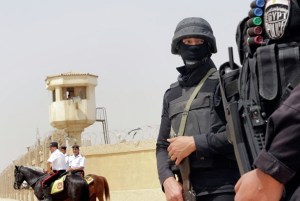 Policía egipcia mata a 3 supuestos terroristas y arresta a 10 cerca de Cairo