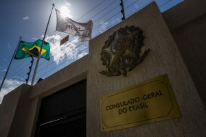 Bloomberg: Brasil planea retirar su personal diplomático de Venezuela