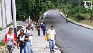 Caminar o Metro: Habitantes de Carabobo buscan alternativas ante problemas del transporte público