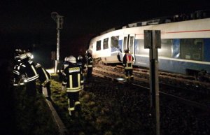 Al menos 50 heridos en choque de tren de pasajeros contra otro de carga en Alemania