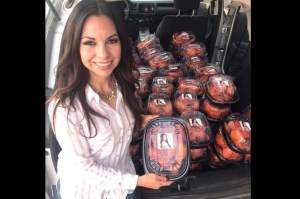 #LadyPollos, la diputada mexicana que repartió para Navidad pollos rostizados con su foto