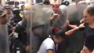 Efectivos de la GNB agreden a trabajadores de la Alcaldía Metropolitana #26Dic (Video)