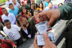 Inútiles bozales de arepa: Maduro anuncia sistema de bonos familiar del Carnet de la Patria (Tabla)