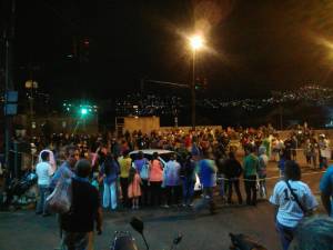 Vecinos de Catia trancaron la avenida Sucre para exigir el Clap navideño #28Dic